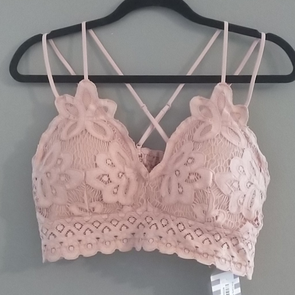 NWT Carly Bralette in Curvy